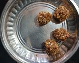 A picture of step 2 of Muesli-gulkand chocolates.