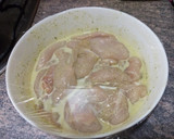 Foto del paso 4 de la receta: Filetes de pollo empanados con salsa de pimientos del Piquillo
