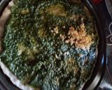 Foto del paso 2 de la receta: Pizza con pesto, queso mantecoso y aceitunas negras