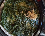 Foto del paso 2 de la receta: Pizza con pesto, queso mantecoso y aceitunas negras