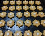 Foto langkah ke 3 dari resep Salted Egg Yolk Cookies.