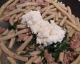 Foto del passaggio 6 della ricetta Maccheroni al ferretto con salsiccia grana e rucola