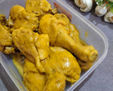 Foto langkah ke 4 dari resep Ayam Ungkep Bumbu Kuning Sedaap (Stok Frozen).
