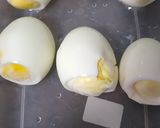 Foto del paso 1 de la receta: Huevo relleno parado!