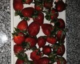 صورة لخطوة 1 من وصفة طريقتي في تجميد الفراولة🍓