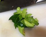 Foto langkah ke 1 dari resep Nasi Goreng Daun Jeruk.