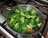 Foto langkah ke 3 dari resep Sayur Brokoli Wortel Jagung.