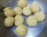 A picture of step 4 of Sooji ki poori.