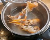 Foto del paso 3 de la receta: Espaguetis con cigalas frescas y salsa marinera
