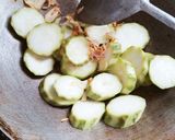 Foto langkah ke 2 dari resep Tumis Oyong Toge.