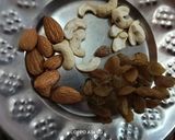 A picture of step 3 of Mawa Raisin Kheer.