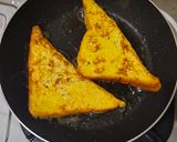 Foto langkah ke 4 dari resep Classic Cinnamon French Toast.