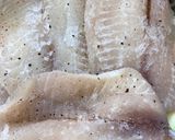 Foto del paso 2 de la receta: Filetes de tilapia al horno gratinado