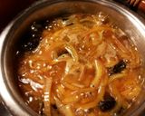Foto del paso 21 de la receta: Lomo de cordero, con cebollas caramelizda, cirulas, pasas y crujiente de almendras