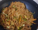 A picture of step 3 of Mixed noodles.