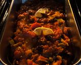 Paradicsomszószban sült tőkehal kapribogyóval és mazsolával mediterrán módra recept fázis 4 fotója