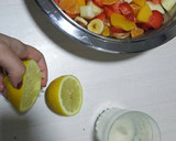 Foto del paso 2 de la receta: Macedonia de frutas 🍓🍊🍎🍐🍑🍌🍋