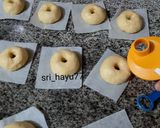 Foto langkah ke 4 dari resep Donat Empuk Lembut.