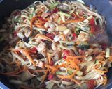 Foto del paso 1 de la receta: Tallarines fritos tres delicias chinos🎋🍜🍤