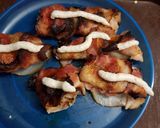 Baconbe tekert csirkemell, tepsis krumplival recept fĂĄzis 3 fotĂłja