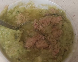 Foto del paso 3 de la receta: Huevos rellenos de atún, cebolla y calabacín