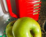Foto del paso 1 de la receta: LICUADO DE MANZANAS 🍏 VERDES 🍏 CON LECHE 🥛🍶