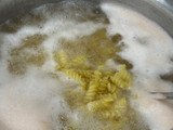 Pasta spiral goreng daging cincang ala melayu