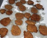 Foto del paso 17 de la receta: Hamburguesa de pescado estilo Sitka Alaska con guarnición de aros de cebolla y pepinillos fritos