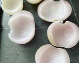 Une image de l'étape 2 de Oignon farci au poulet /bacon.