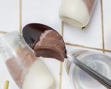 Foto langkah ke 7 dari resep 12. Choco Vanilla Silky Pudding.