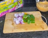 A picture of step 3 of Tandoori paneer tikka.