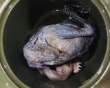 Hình bước làm 1 của món Gà ác chưng yến