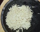 Foto langkah ke 2 dari resep Ayam indomie crispy.