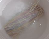 秋葵鮭魚鬆拌麵的食譜步驟1照片