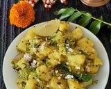 उकडलेल्या बटाट्याची  किंवा सोल्या बटाट्याची भाजी (ukadlelya batatchyachi bhaji recipe in marathi) रेसिपी स्टेप 8 फोटो 