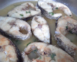 Foto del paso 4 de la receta: Corvina con gambas y navajas