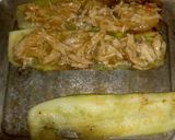 Foto del paso 2 de la receta: Calabacín relleno de pollo y queso al grateen