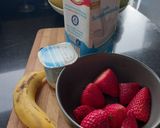 Foto del paso 1 de la receta: Batido de fresa y plátano sano fácil de hacer