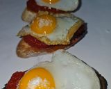 Foto del paso 2 de la receta: Tostas de tomate con huevo de codorniz