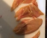 Foto del paso 2 de la receta Pechuga de pollo a la plancha con flores de pepino e hilos de puré de guisantes