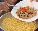 Foto del passaggio 14 della ricetta Spaghetti alle vongole