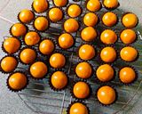 Foto langkah ke 8 dari resep Nastar Glowing Dengan Olesan Putih Telur.
