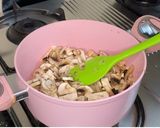 A picture of step 3 of Cream Of Mushroom Soup.
