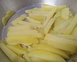 Foto langkah ke 1 dari resep French fries homemade.
