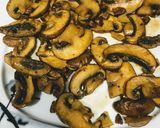 Foto del paso 1 de la receta: Champiñón al ajillo y vino blanco
