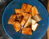 Foto del paso 1 de la receta: Salmón marinado en soja con salsa de miel y limón