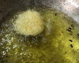 A picture of step 2 of Aloo ke pakorey.