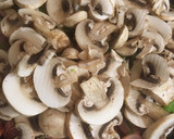 Foto del paso 3 de la receta: Salchichas con pimientos y champiñones