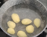 Foto del paso 1 de la receta: Salmón a la plancha con patatas y espárragos
