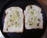 চিজি গার্লিক চিলি টোস্ট (cheesy garlic toast recipe in Bengali) রেসিপি ধাপ - 2 ছবি